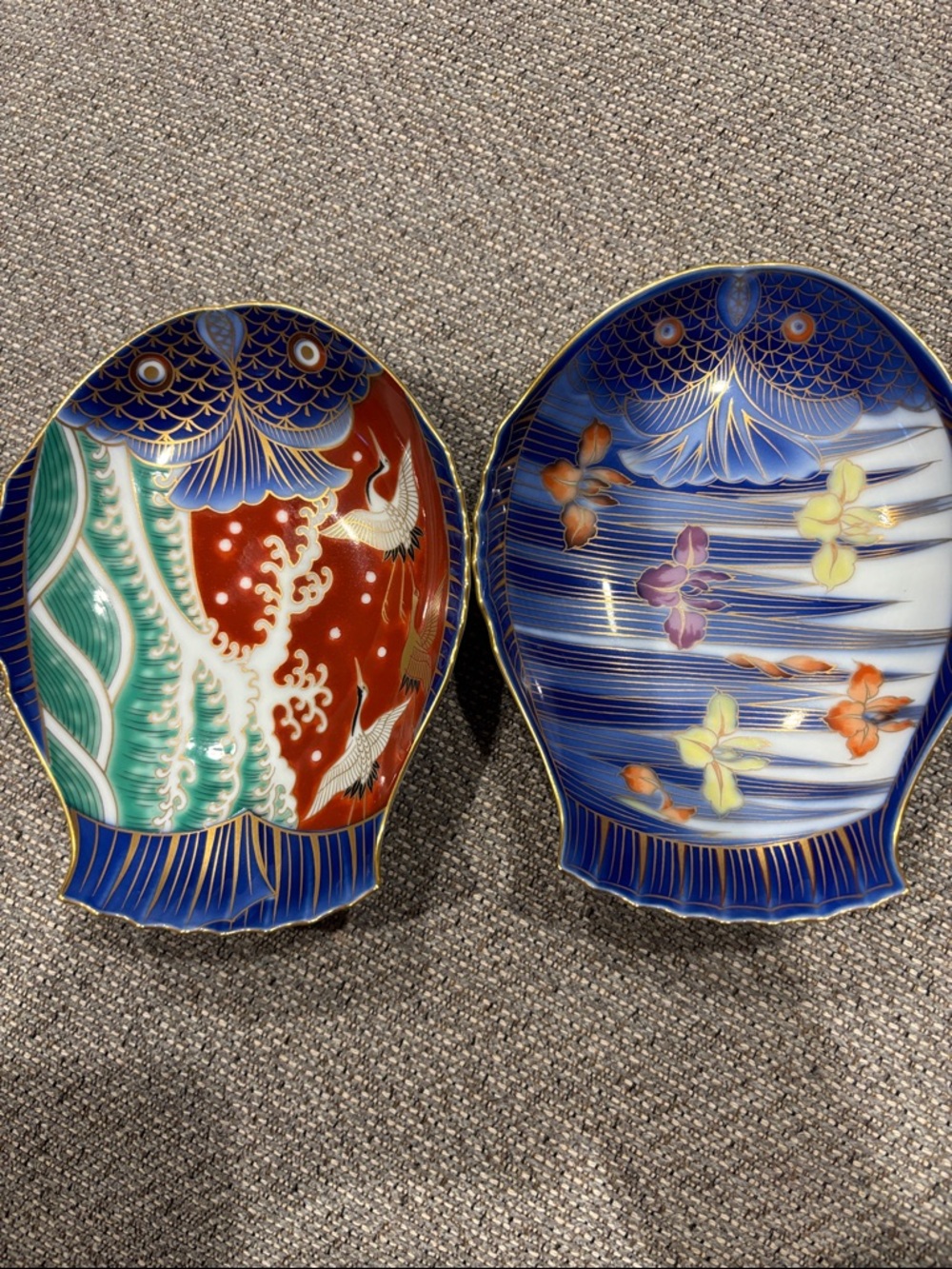 Fukagawa porcelain Decorative Japanese-Style Shell Dishes in Blue, Red, Green